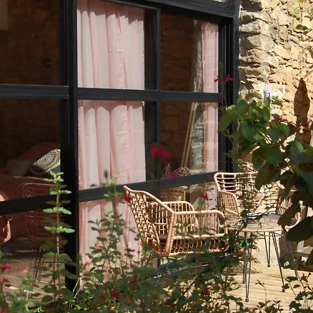 La Bucolique, Et Jardin D'hotes Sabran