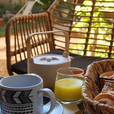 Bed and breakfast La Bucolique, Et Jardin D'hotes Sabran