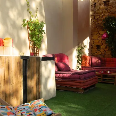 Bed & Breakfast La Bucolique, Et Jardin D'hotes Sabran